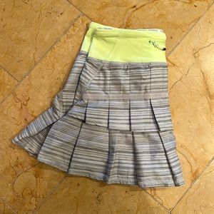 XS lululemon gray striped short skirt w/ built-in shorts